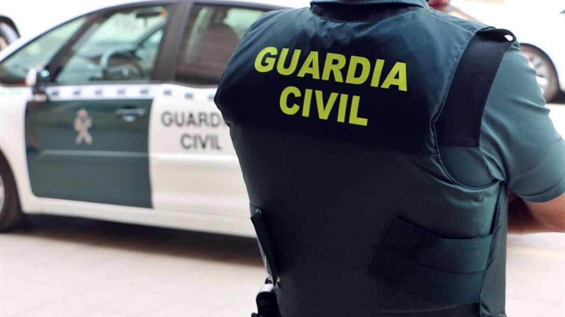 Fallece un guardia civil tras desplomarse el suelo de una nave