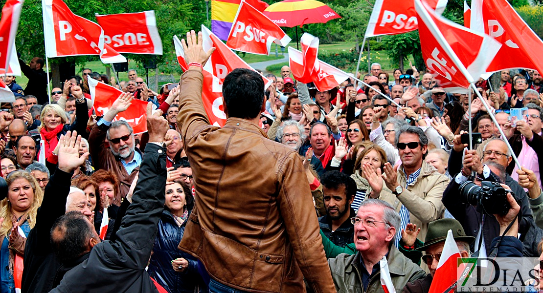 El PSOE convoca a los extremeños para apoyar a Pedro Sánchez este jueves