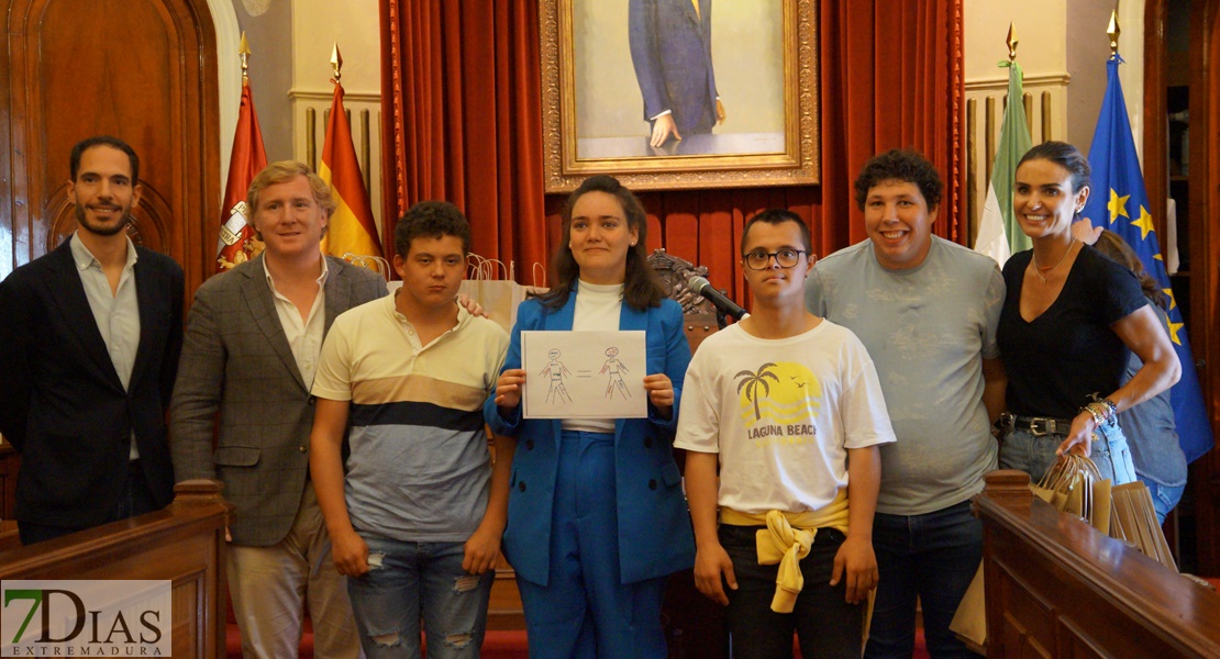 Entregados los premios del Concurso 'Por un Mundo Igualitario, diseña tu camiseta’ en Badajoz