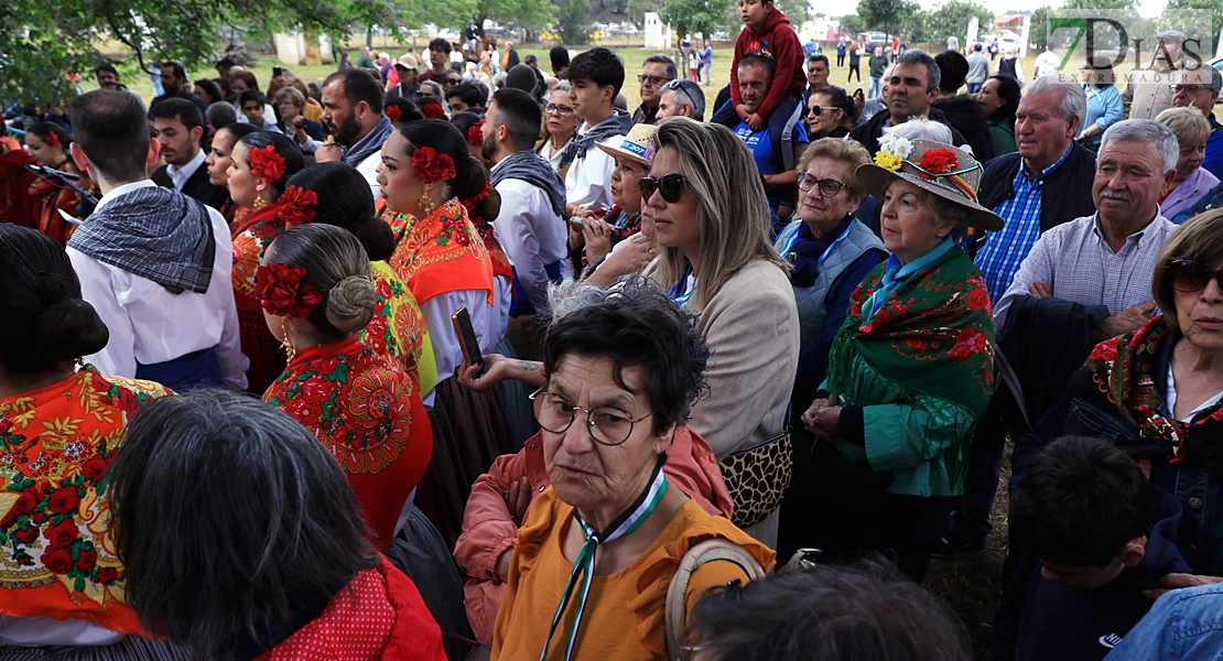 Festividad y folclore acompañan un año más a la Virgen de Bótoa