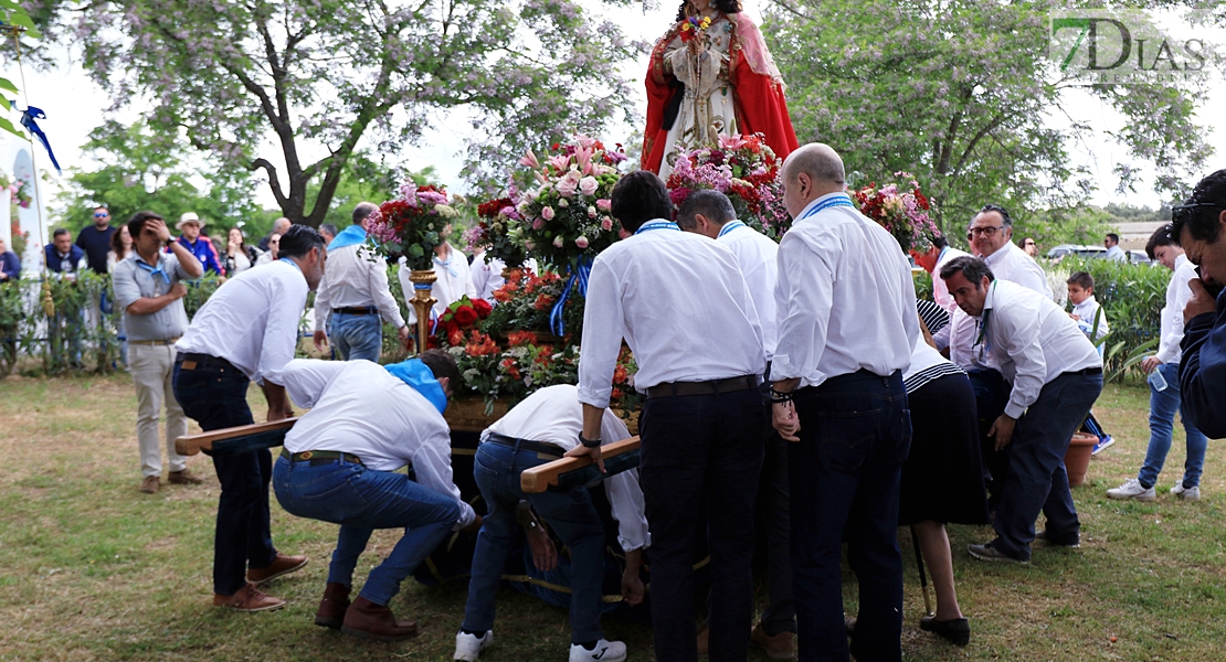 Festividad y folclore acompañan un año más a la Virgen de Bótoa