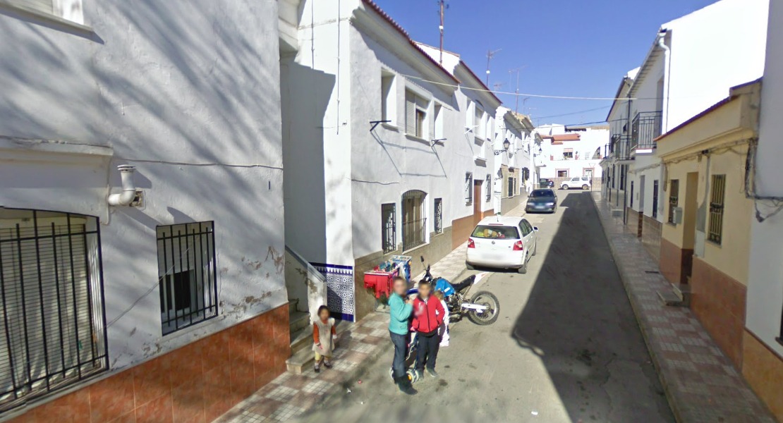 Un hombre se atrinchera con una escopeta en su casa