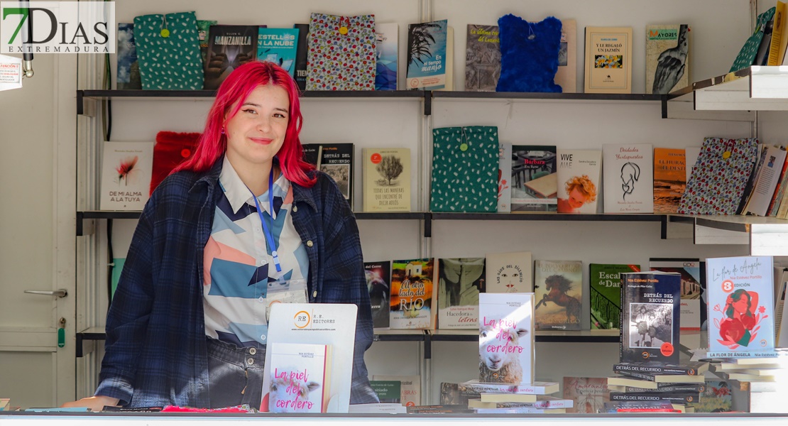 ¿Has pasado ya por la Feria del Libro de Badajoz? Búscate en nuestras fotos