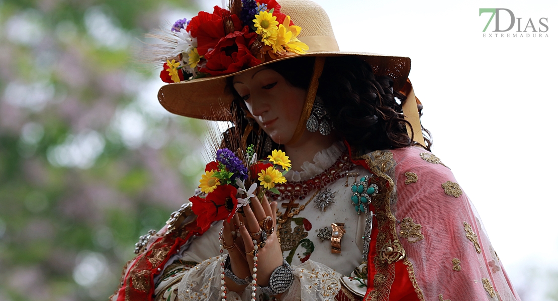 Festividad y folclore acompañan un año más a la Virgen de Bótoa