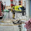 Los bomberos rescatan a dos personas de un incendio en un bazar extremeño