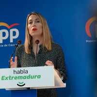 La presidenta María Guardiola ingresada en la UCI