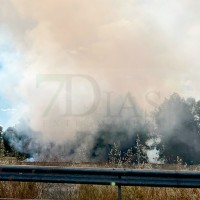 Incendio junto a la tienda Decathlon de Badajoz
