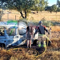 Se calcina un vehículo cercano a Villafranco del Guadiana (BA)