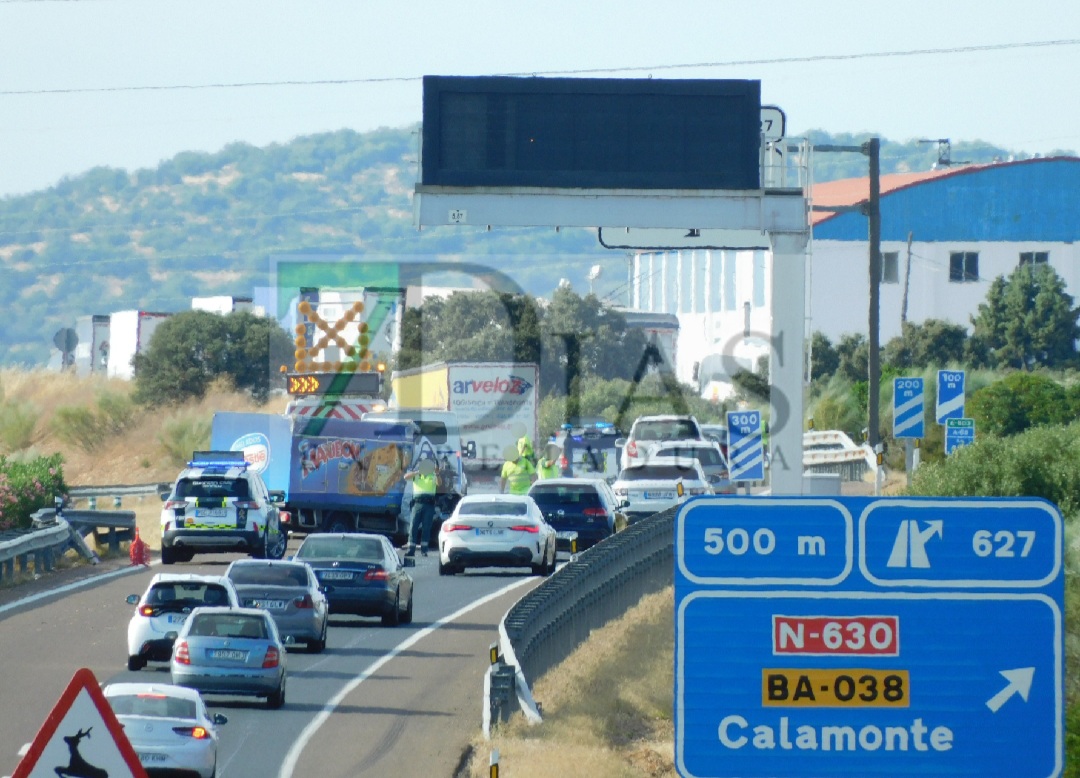 Retenciones en la A-66 tras el accidente de un camión
