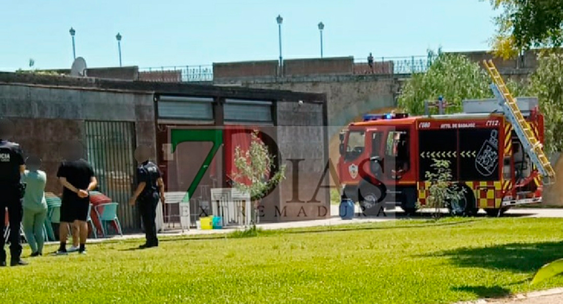 Incendio en El muelle del Guadiana en Badajoz