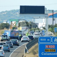 Retenciones en la A-66 tras el accidente de un camión