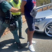 Momento de la detención de un conductor en la A-66 portando 465 dosis de éxtasis