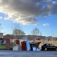 Denuncian que la Charca Musia se ha convertido en "un vertedero incontrolado en una zona comercial"