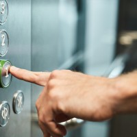 Así afectará la nueva normativa a tu comunidad si hay ascensor