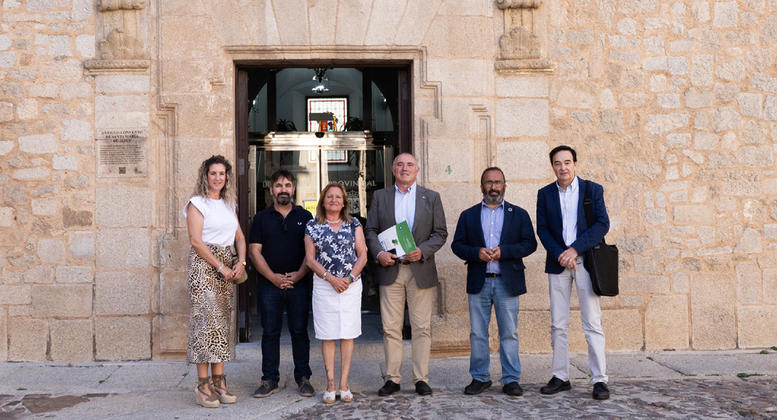 La Diputación de Cáceres firma un protocolo de colaboración con APAMEX