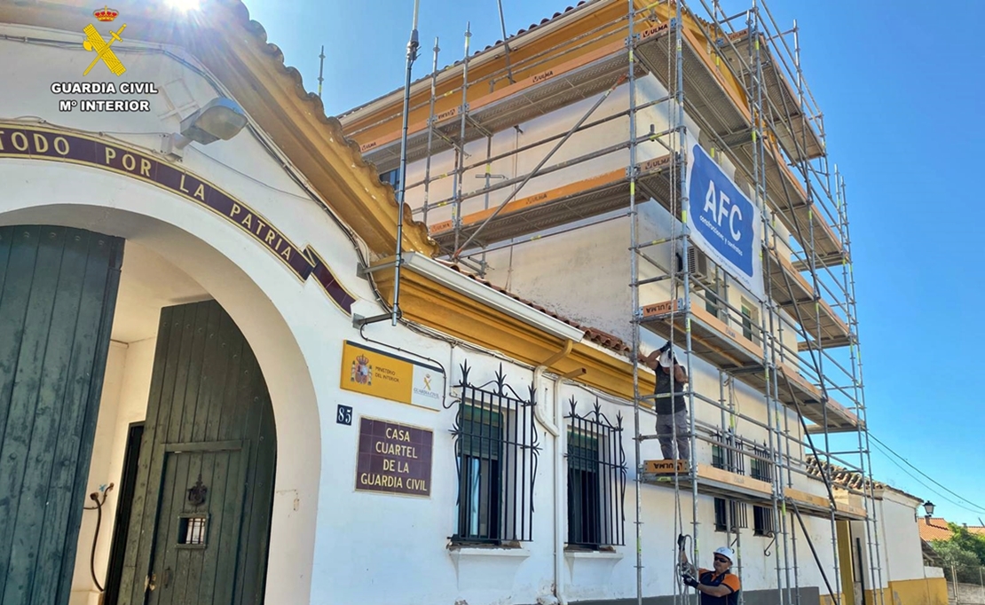 La Guardia Civil realiza en el acuartelamiento de Hornachos obras de rehabilitación