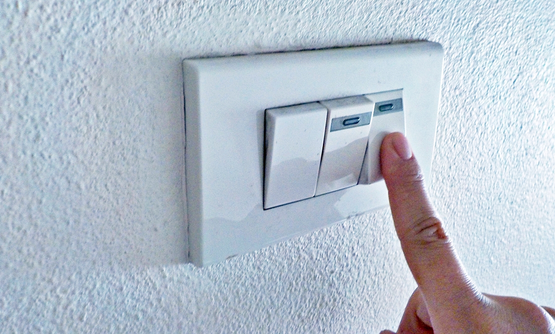 UCEX: “El precio de la luz se dispara un 60% en junio y seguirá subiendo”