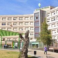 Un trabajador de 35 años cae desde 7 metros de un tejado en Extremadura