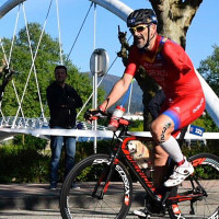 Un conductor se enzarza con el atleta extremeño Kini Carrasco: “Porque eres que manco, que si no…”