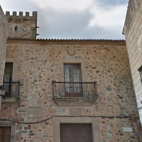 Piden retirar una placa que "exalta a Franco" en Cáceres