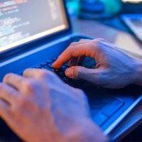 Avisan de los datos que nunca debes compartir en internet para evitar los timos