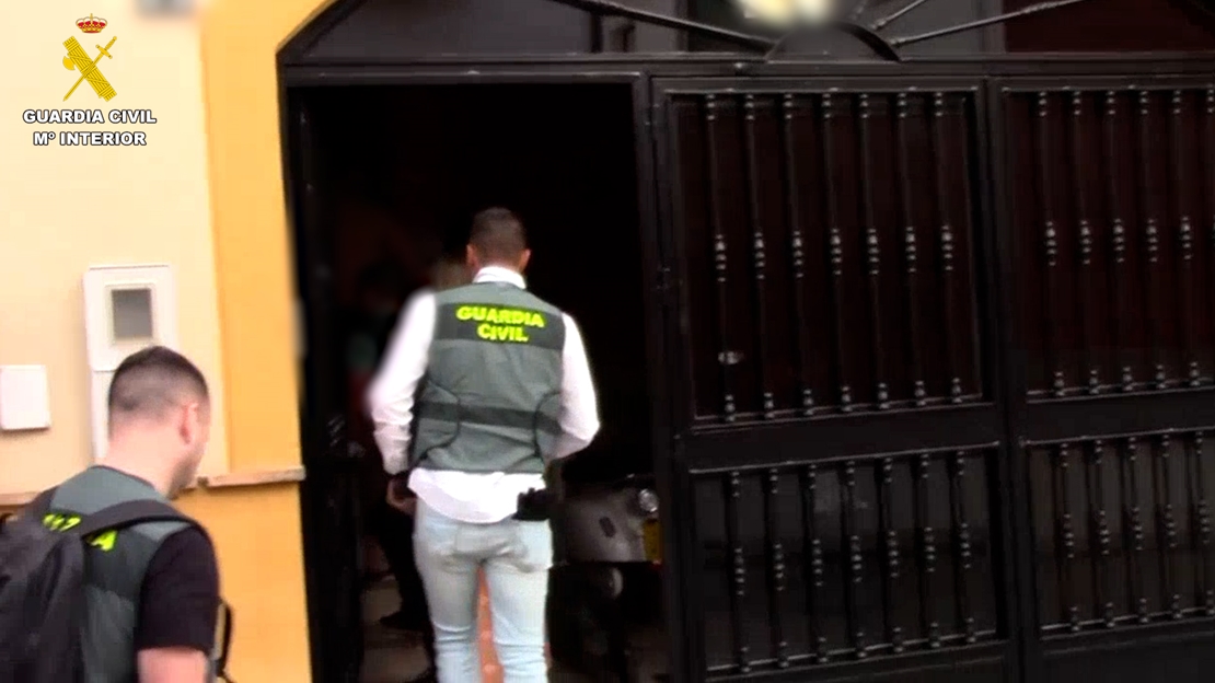 Tres detenidos por delitos de daños informáticos con fines terroristas