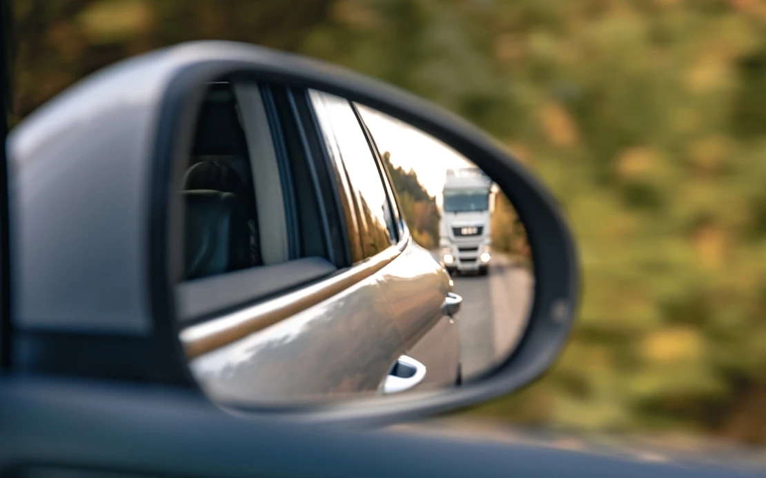 El timo del retrovisor: así es como intentarán robar tus datos