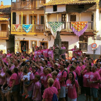 La marcha solidaria por el cáncer de mama que moviliza a todo un pueblo celebra su IV edición