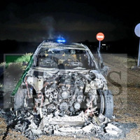 Sale ardiendo un vehículo en la N-432