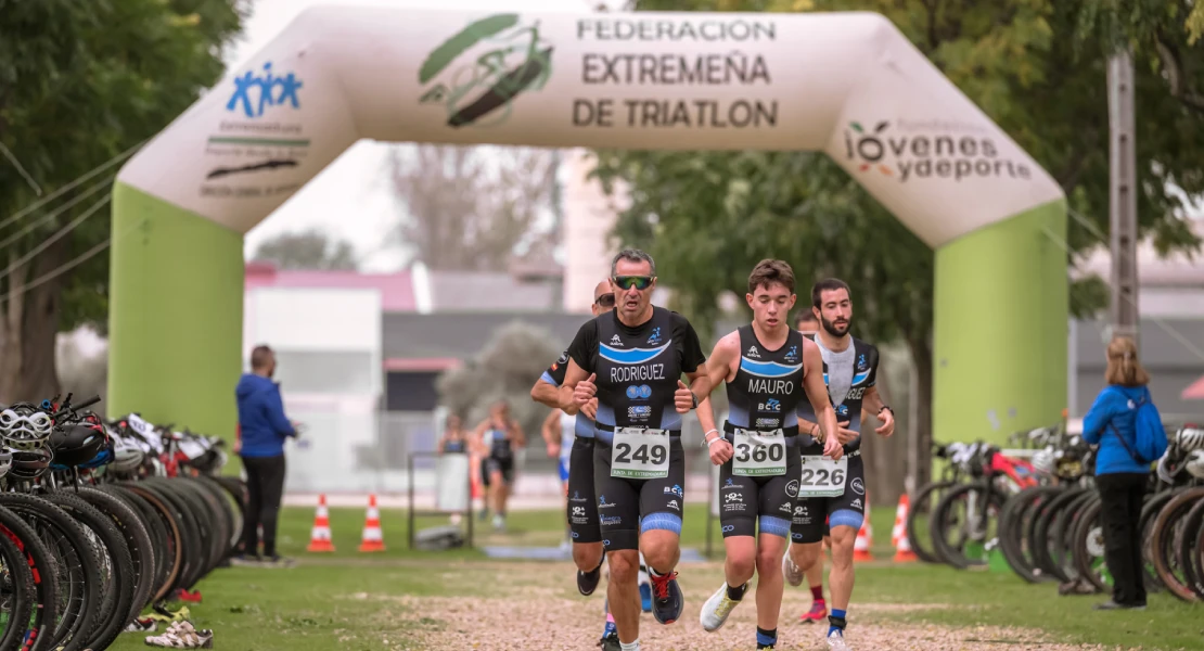 El Club Arte Físico Triatlón se consagra campeón de la Liga Fextri de Clubes 2024