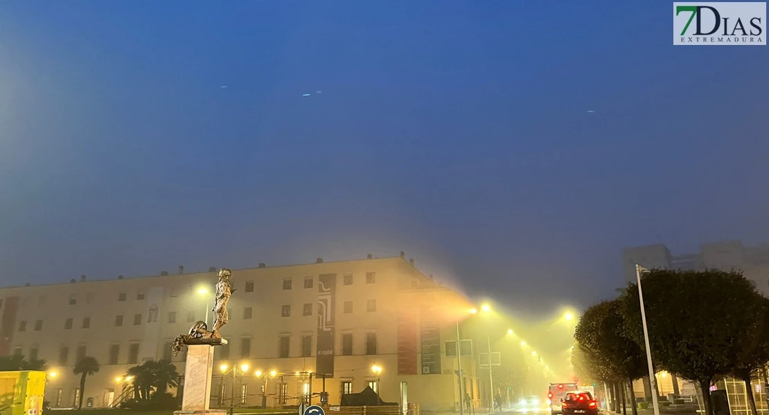 FOTONOTICIA: Precaución en la conducción, Badajoz amanece con densos bancos de niebla