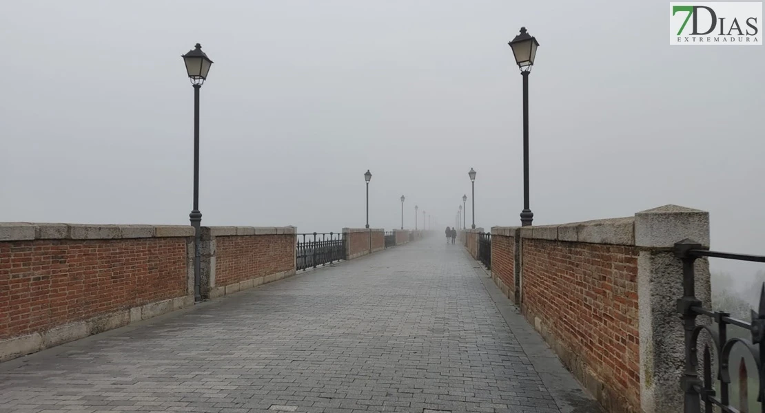FOTONOTICIA: Precaución en la conducción, Badajoz amanece con bancos de niebla