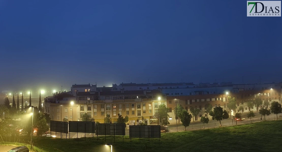 FOTONOTICIA: Precaución en la conducción, Badajoz amanece con densos bancos de niebla