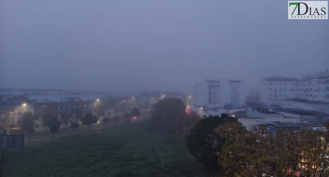 FOTONOTICIA: Precaución en la conducción, Badajoz amanece con densos bancos de niebla