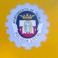 Alertan a la Policía Local y sanitarios del 112 tras intoxicarse dos personas en el interior de un vehículo