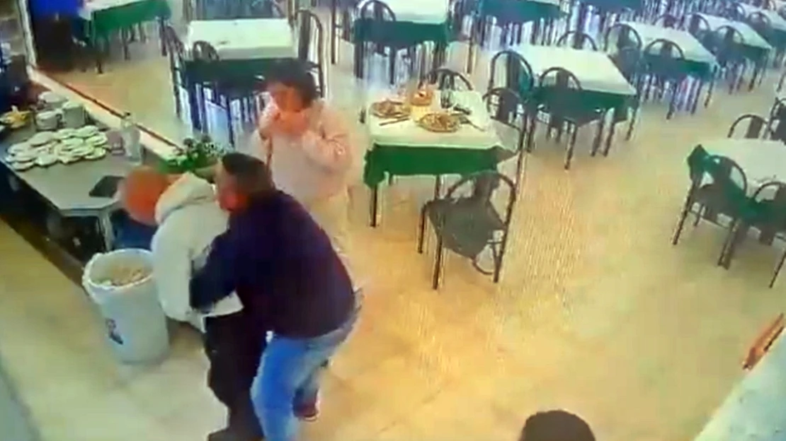 Un guardia civil fuera de servicio salva la vida de un hombre en un restaurante