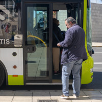 Más de 50 M€ en ayudas a 87 municipios para financiar el transporte público