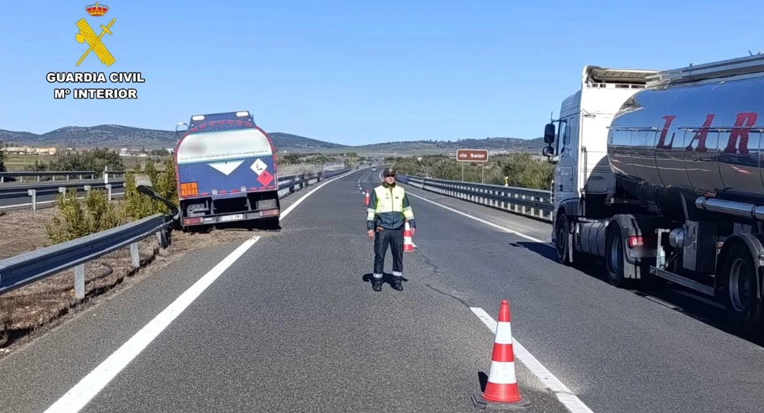 Un accidente obliga a cortar un carril en la A-66