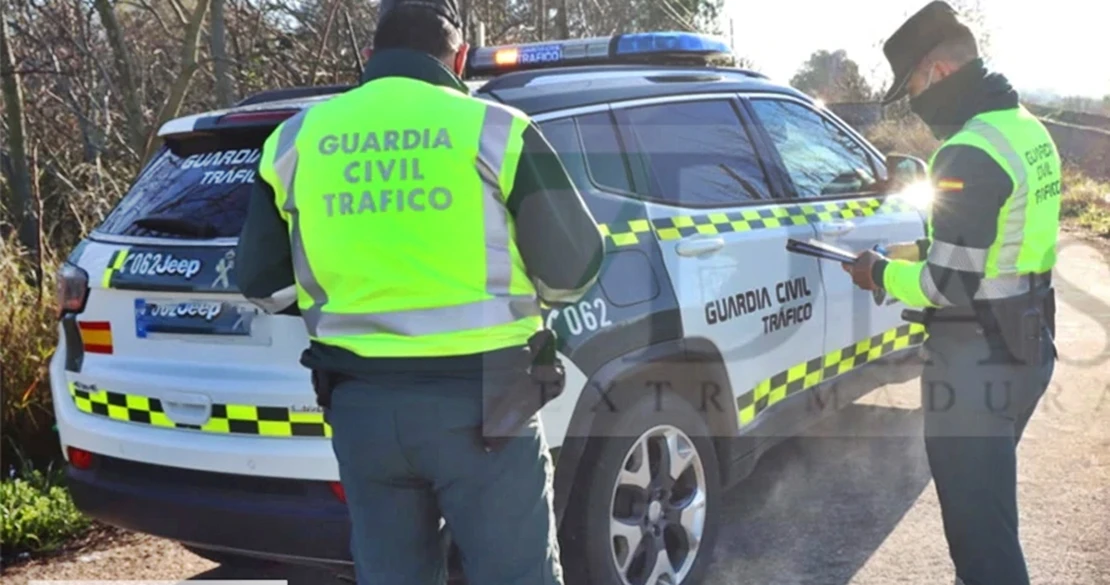 Una conductora intenta huir de la Guardia Civil en un pueblo extremeño y la pillan con droga
