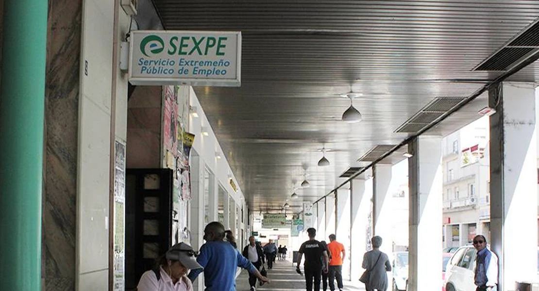 El paro de larga duración "tiene rostro de mujer de 45 años" en Extremadura