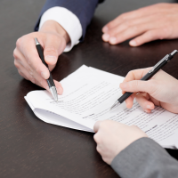 Proponen reformular los contratos en España: "No le pongamos apellidos como indefinido o temporal"