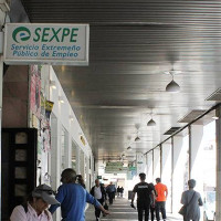 El paro de larga duración "tiene rostro de mujer de 45 años" en Extremadura