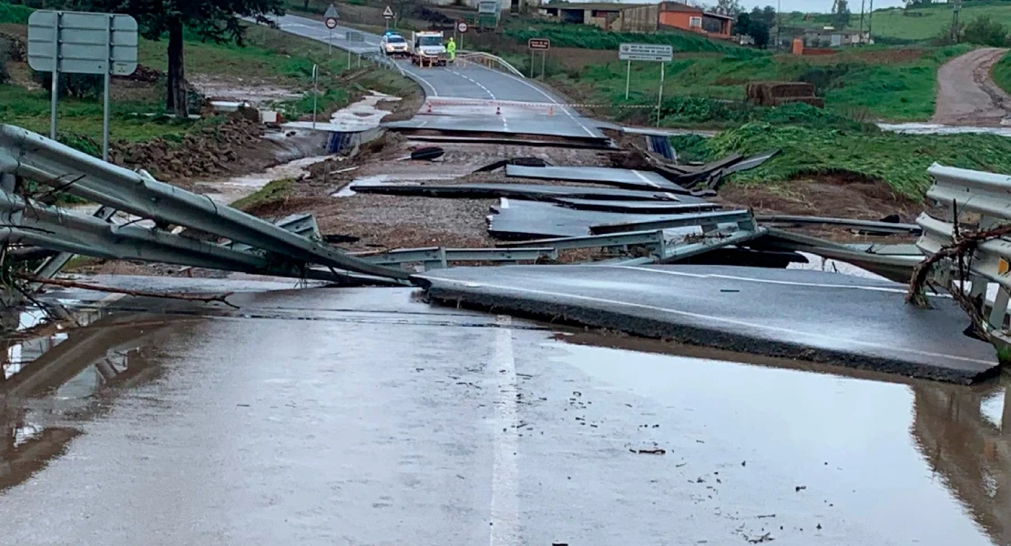 Extremadura bajo la lluvia: una decena de carreteras siguen cortadas
