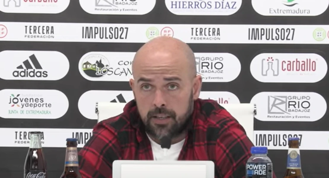 Luis Oliver dimite como entreador del CD Badajoz