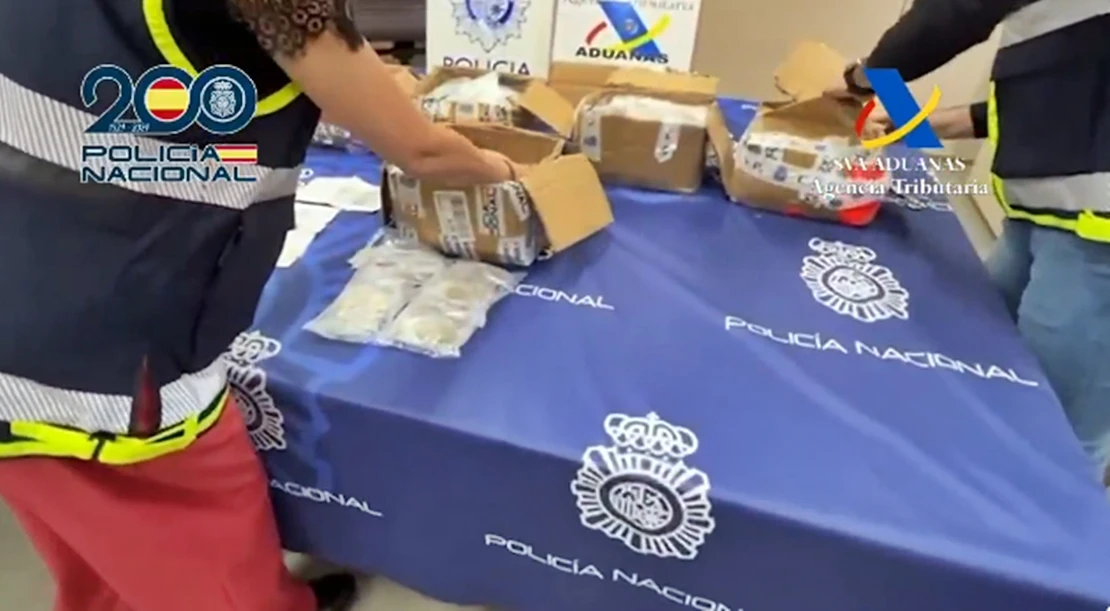 Detenido un vendedor ambulante por importar monedas de dos euros falsas de alta calidad