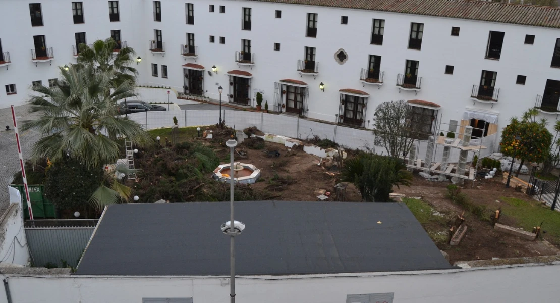 Polémica por la tala del jardón histórico del Parador de Mérida