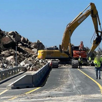 Una voladura obliga a cortar la N-521 en Extremadura