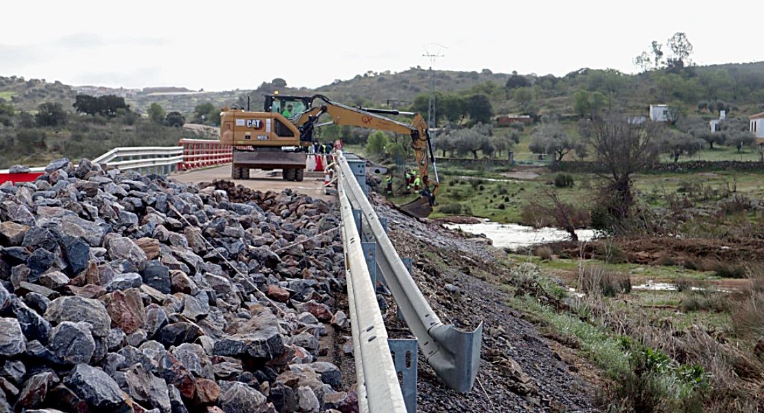 Tres carreteras de Badajoz continúan cortadas por los daños de la borrasca