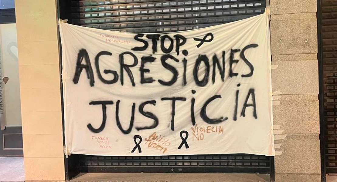 Sin banderas ni logos: manifestación en Badajoz por el homicidio de Belén Cortés