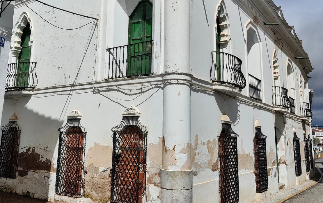 Recogen firmas en un pueblo extremeño para salvar un palacio
